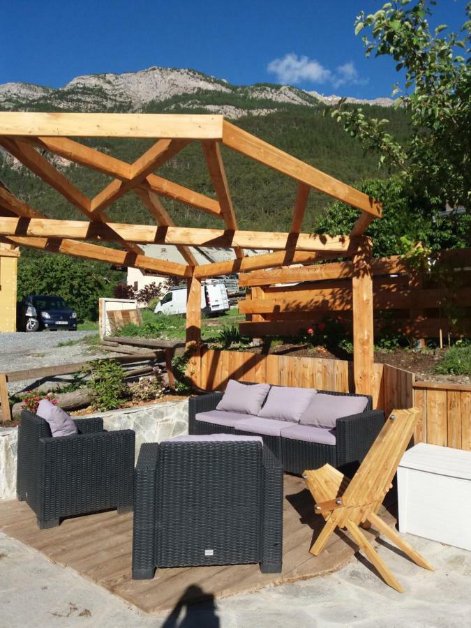 Chambres D'Hote Le Brin De Paille Saint-Martin-de-Queyrières Esterno foto